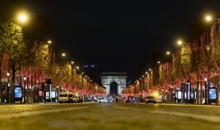 Осветиха Париж