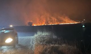 Голям пожар бушува край София 