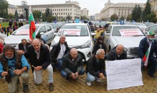 Автоинструкторите излязоха на протест в центъра на София