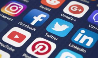 ЕК: Facebook, Twitter и Google да докладват ежемесечно за борбата с фалшивите новини 