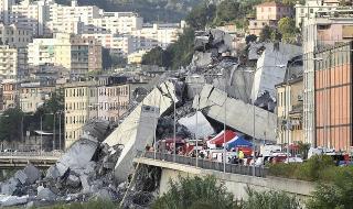 Италия не заспа след трагедията в Генуа (СНИМКИ)