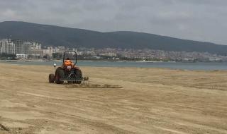 Започна подготовката на плажа в Слънчев бряг за новия сезон