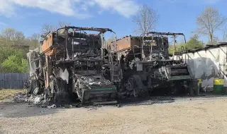 Пожар изпепели техника за милиони в стопански двор в село Ружица
