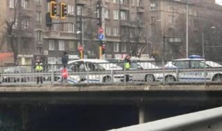 Меле с патрулка затапи ключово кръстовище в София