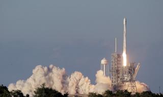 SpaceX изстреля спътник, който ще е от полза на самолетите