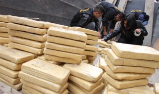 Еквадор залови рекордна пратка кокаин за Европа