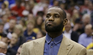 Леброн Джеймс започна работа в пицария (ВИДЕО)