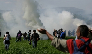 Македонската полиция използва сълзотворен газ срещу мигранти