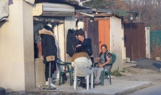 "Не, ромите няма да претопят българите": кой има полза от лъжите за ромите