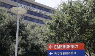 Болничен служител в САЩ се заразил с ебола от "таксаския пациент"