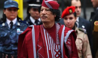 Девствена амазонка убила Муамар Кадафи 