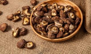 Извадиха огромна гъба "растяща" в стомаха на жена