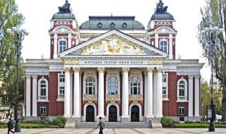 Пет театъра с обща инициатива