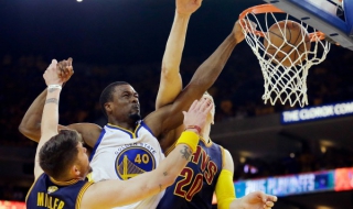 Голдън Стейт победи Кливланд и докосва титлата в NBA