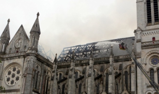 Пожар избухна в базилика от XIX век в Нант