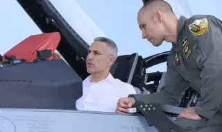 "Да е едновременно като Желю Желев и Петър Стоянов"