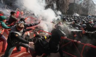 Сблъсъци с десни групировки в Украйна