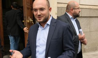 Шефът на СОС увери: Всички, които са купили по-скъпи ученически карти, може да си получат парите обратно 