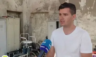 Млад мъж събира, поправя и дарява инвалидни колички
