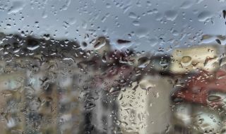 Остава облачно, дъждът се примесва със сняг в Северозапада