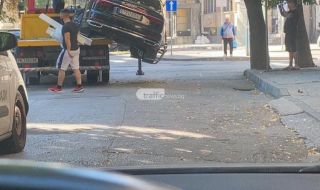 Шофьорът на изпуснатото от "паяк" Audi: Има поражения по колата 