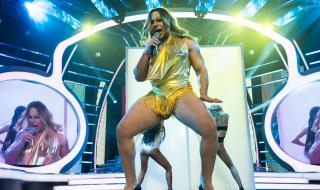 Кой плаща за специалното отношение към Фики?