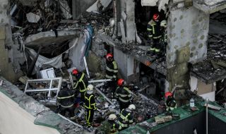 Жертвите на вчерашните руски удари срещу Киев станаха пет