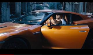 Коцето закъса за пари, продава колите си