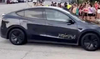 Първата Tesla без шофьор вече бе засечена по улиците (ВИДЕО)