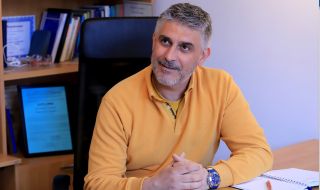 Социален психолог: Румен Радев е студен и деспотичен „родител“ към партиите, в чието създаване има роля