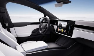 Tesla върна „нормалния“ волан за Model S и X