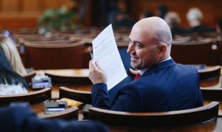 Депутат: Хибридната новина за мините в Черно море навреди на туризма