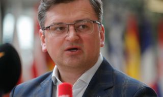 Кулеба: Забранете визите за руски туристи!