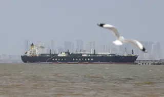 Индия отрече ирански танкер да е променил маршрута си поради проблеми с плащанията