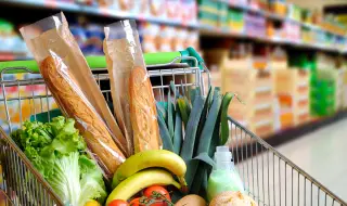 Лек спад в цените на някои основни хранителни стоки, плодове и зеленчуци