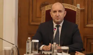 Сценарият Румен Радев да използва новогодишното си обръщение, за да обяви старт на партиен проект, е малко вероятен 