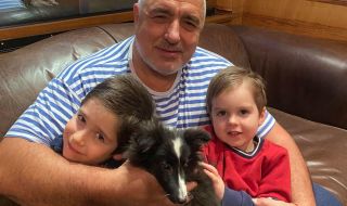 Внуците на Бойко Борисов получиха куче за Коледа 