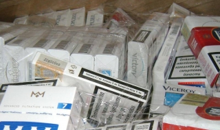 Митничари иззеха над 3 000 кутии нелегални цигари от семейство