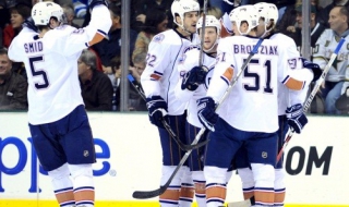 Преговорите за спасяване на сезона в НХЛ продължават