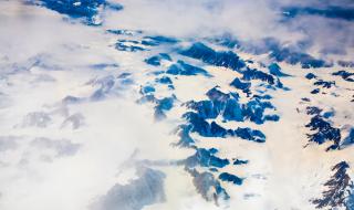 Тайнствен монолит се показа изпод ледовете на Антарктида (ВИДЕО)