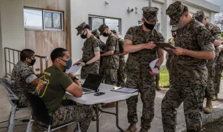 САЩ разследват смърт на военни след ваксинация