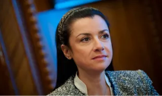 Александрина Пендачанска: В Инициативния комитет на Гюров страдаме от дефицит на доносници и ченгета