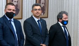 Радев връчи мандат на ИТН, ето кой е премиерът им