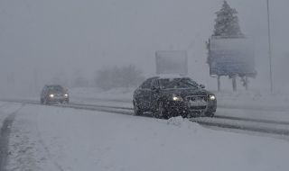 AПИ: Шофьорите да тръгват с автомобили, подготвени за зимни условия