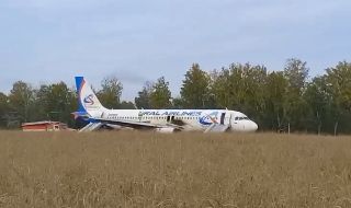 Отново в строя! "Еърбъс" на руска авиокомпания ще излита направо от полето, където се наложи да кацне аварийно