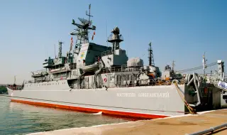 Десантният кораб &apos;Константин Олшански", който Русия отне през 2014 г., е поразен от Украйна