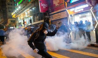 В Хонконг арестуваха стотици протестиращи