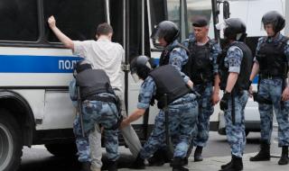Арести на опозиционери в Русия