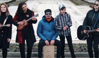 Млади актьори представят своя авторски музикален албум „Тук съм за теб“