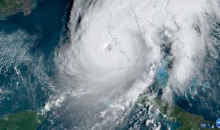 Флорида остана на тъмно заради ураган